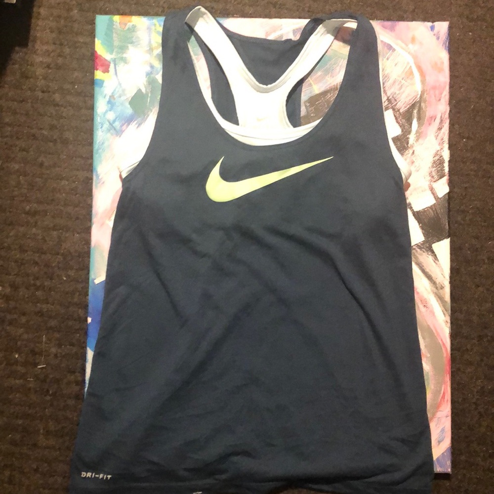 ©️ 3/20 Nike // Dri-Fit Tank